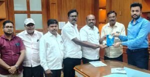 सांगली जिल्हा परिषदेच्या सीईओंना भेटले