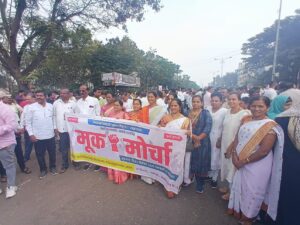 ‘टीईटी’ सक्तीविरोधात शिक्षकांचा भव्य मूक मोर्चा