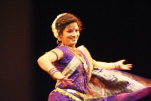 लावणीच्या (lavani) नावाखाली काय चाललंय?