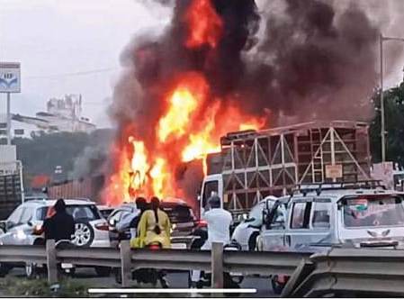 नवले पुलावरील भीषण अपघात