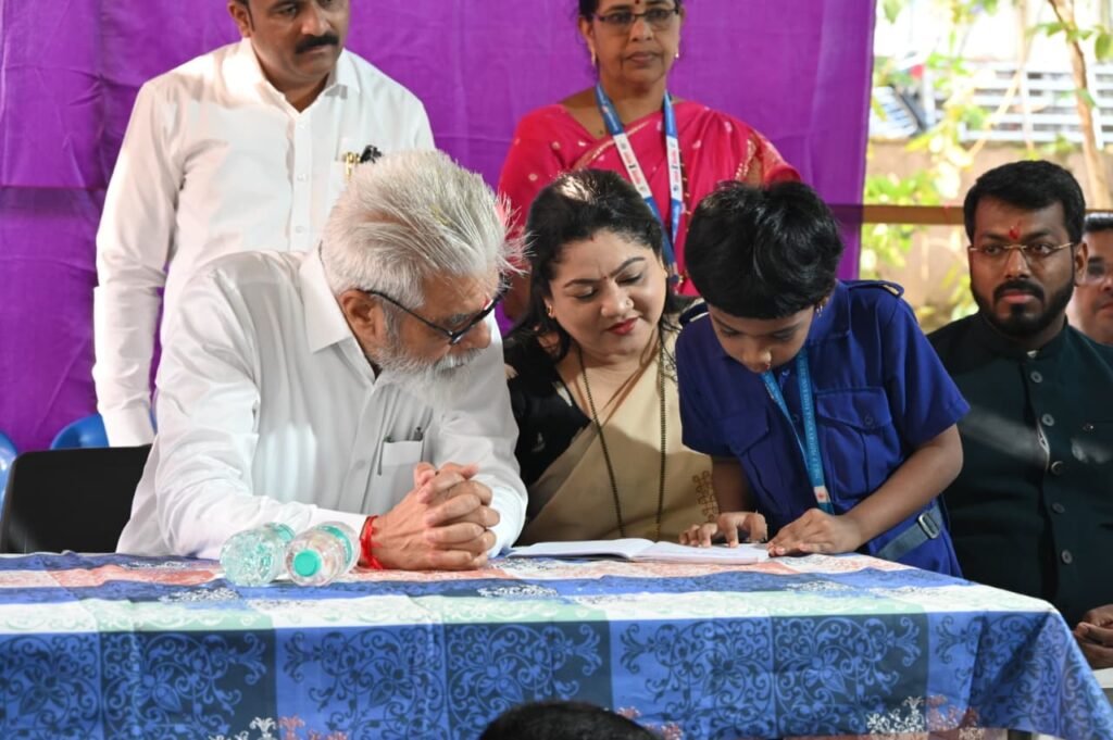 चला शाळेत जाऊया